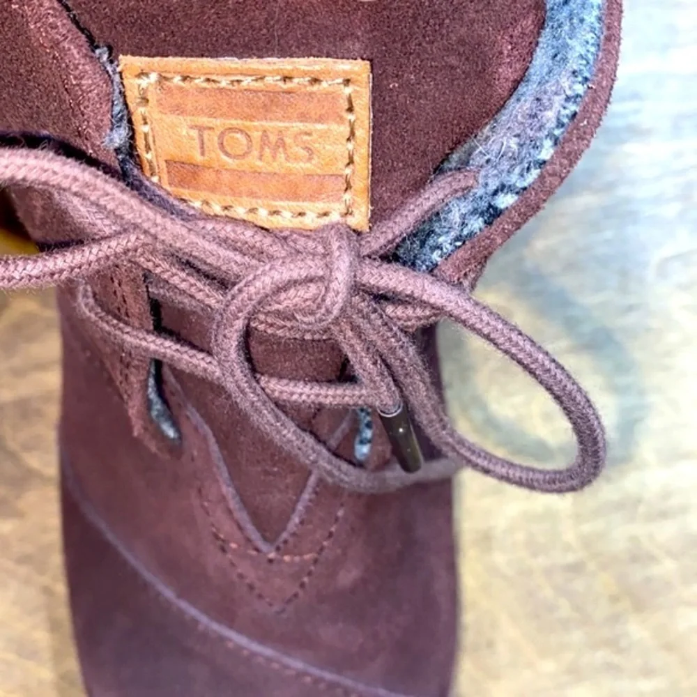 Tom’s lace up wedge ankle booties brown size 8 1/2